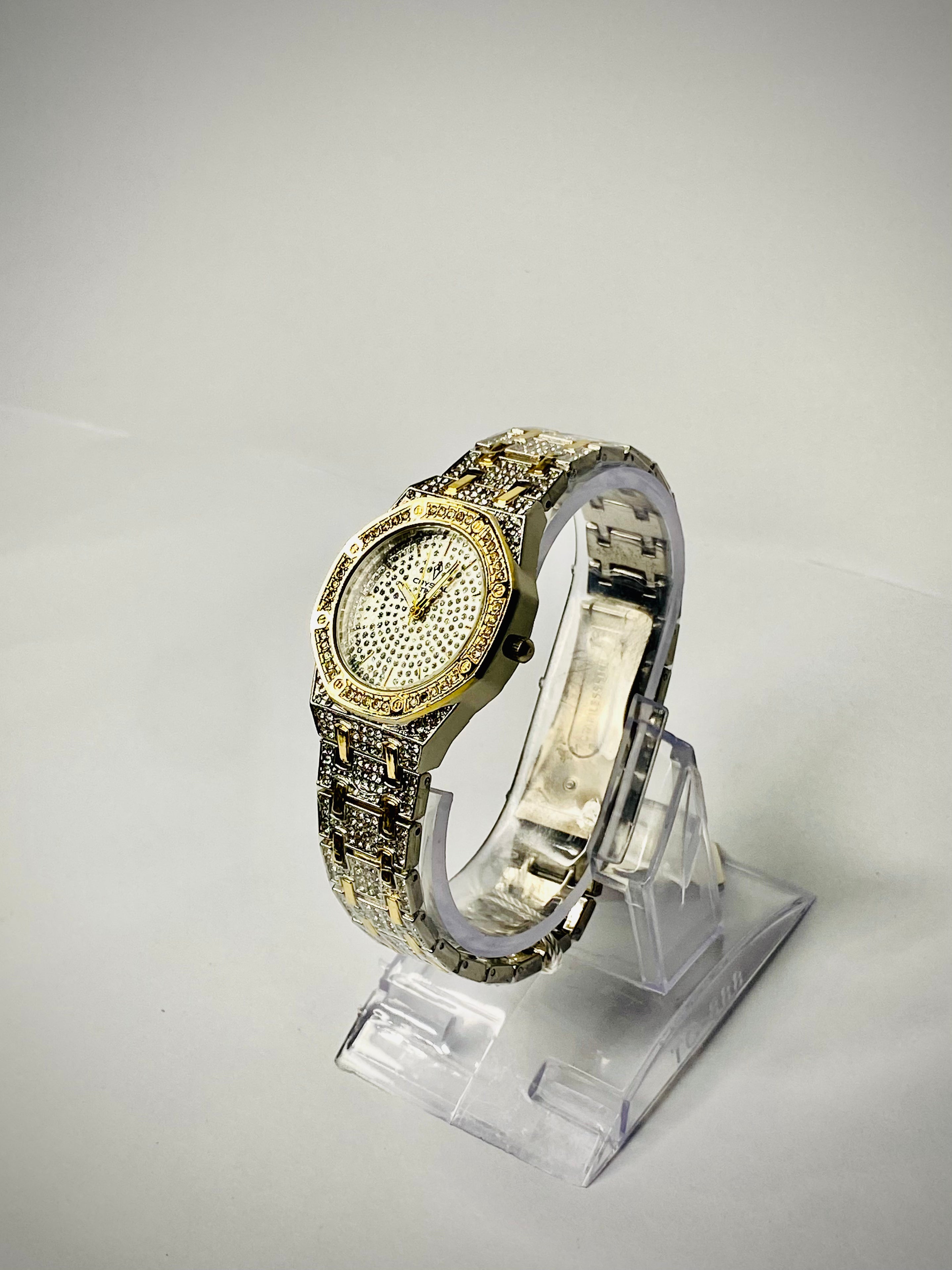 Crystal time in two tone